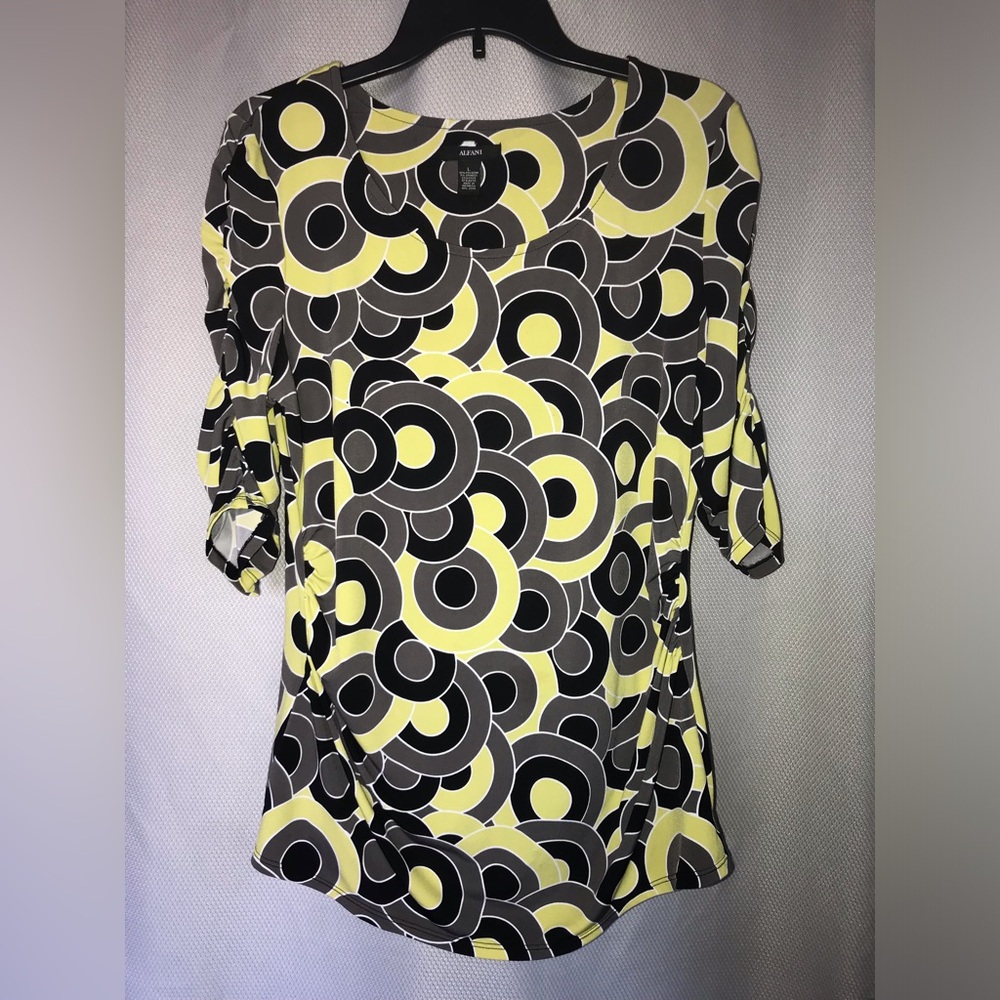 Women’s Alfani Top size L.